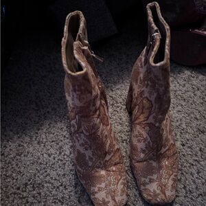 Elegant Floral Patterned Ankle Boots